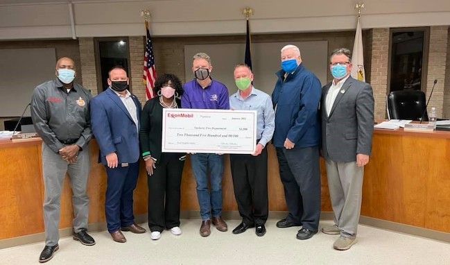 Good-Neighbor-Grant-presented-to-local-fire-department